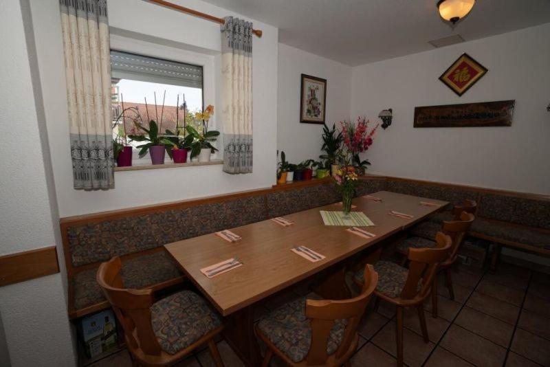 Pension Doeppert Neurenberg Buitenkant foto